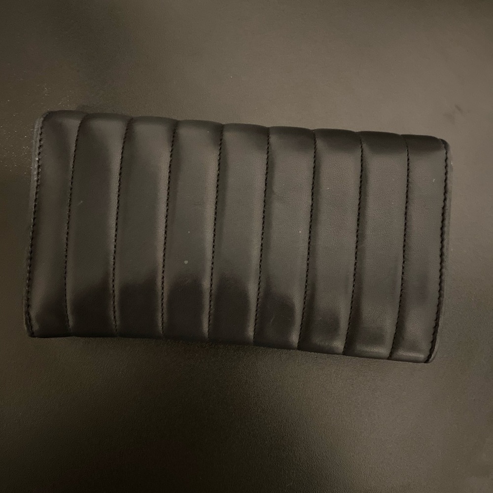 Yves Saint Laurent Vicky Quilted Large Wallet - Picture 4 of 15